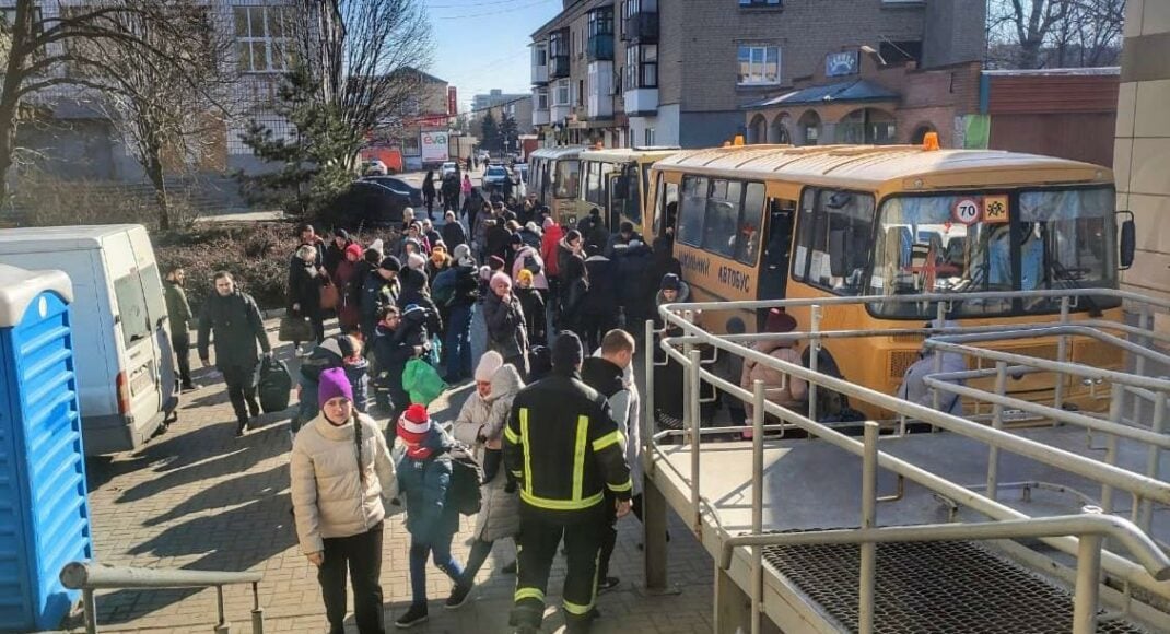 Поліція Донецької області поінформувала про результати евакуації мешканців із прифронтових міст регіону (фото)