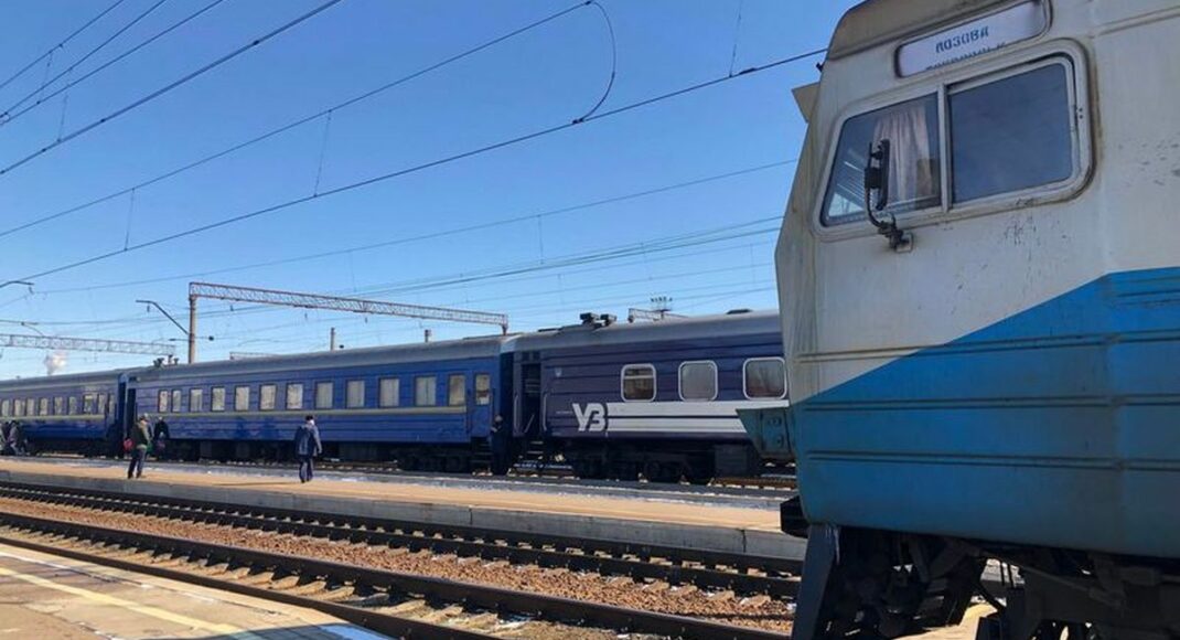 Маршрут поезда Одесса - Лозовая будет продлен до станции Краматорск через Славянск