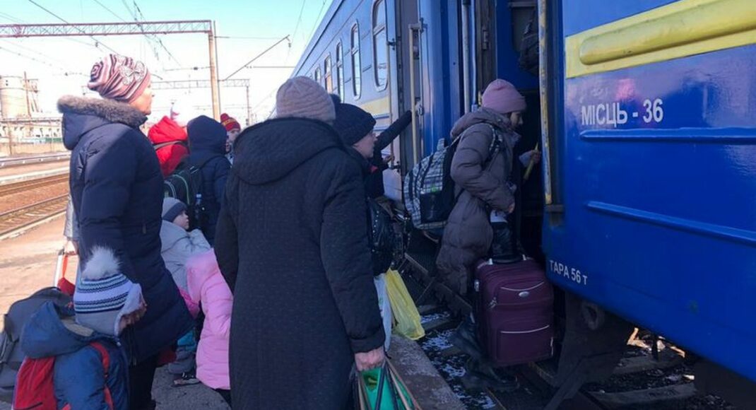 З Донеччини та Луганщини сьогодні вирушать 3 евакуаційних поїзди (розклад та місця збору)
