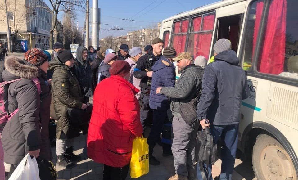 З міст Луганщини за сьогодні евакуйовано вже понад 500 осіб