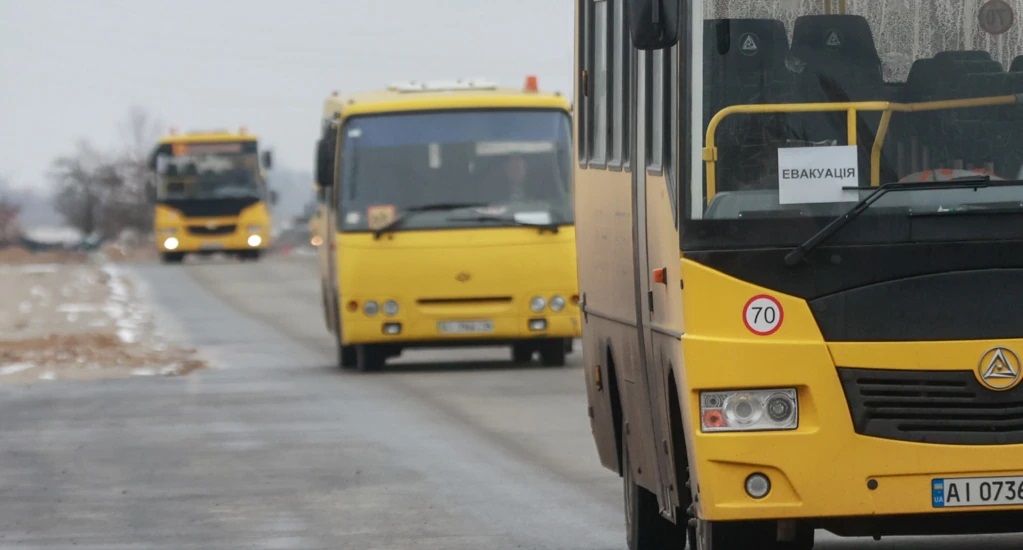 Автобусы с детьми из Мариуполя попали под обстрел рашистов: есть тяжелораненые