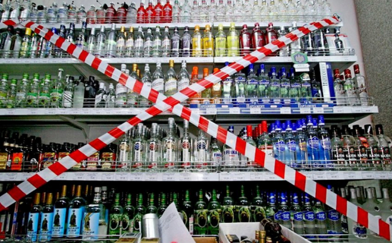 В оккупированной Кадиевке рашистам запретили приобрести алкоголь