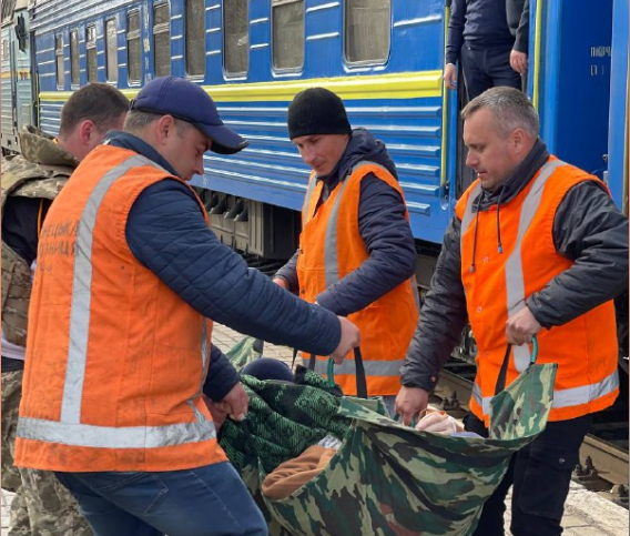 Сегодня эвакуационным рейсом в Чоп отправились 339 жителей Донетчины, 150 - людей с инвалидностью