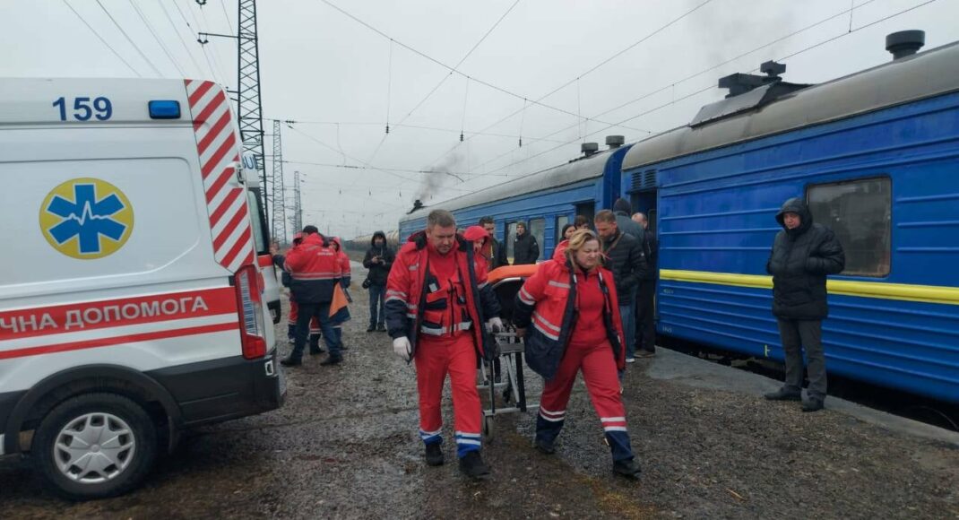 Поездами из Славянска и Бахмута во Львов доставили 48 раненых украинцев, пострадавших от обстрелов рф