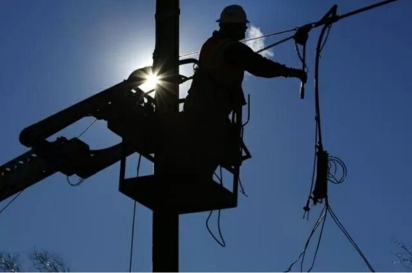 За тиждень енергетики Донеччини відновили подачу світла у 54 населених пунктах