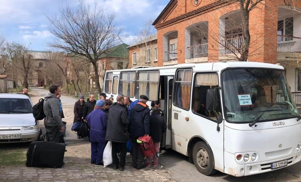 На Луганщині евакуйовано за сьогодні понад 600 осіб, - Гайдай