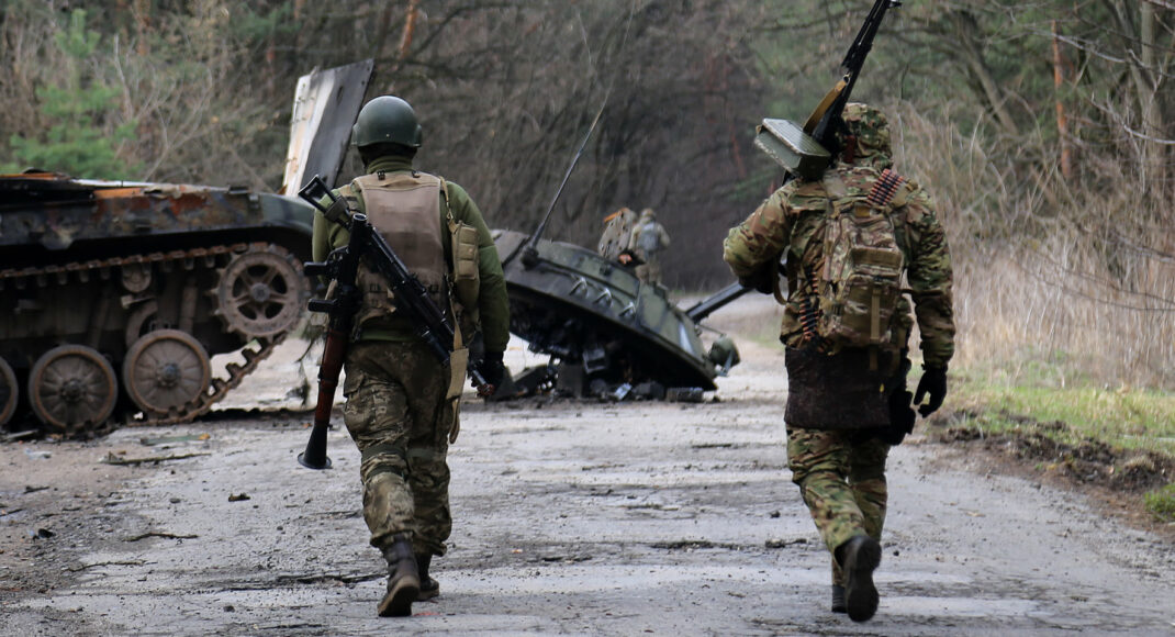 На Луганщині українські захисники успішно атакували ворога, захопили позиції та зброю окупантів