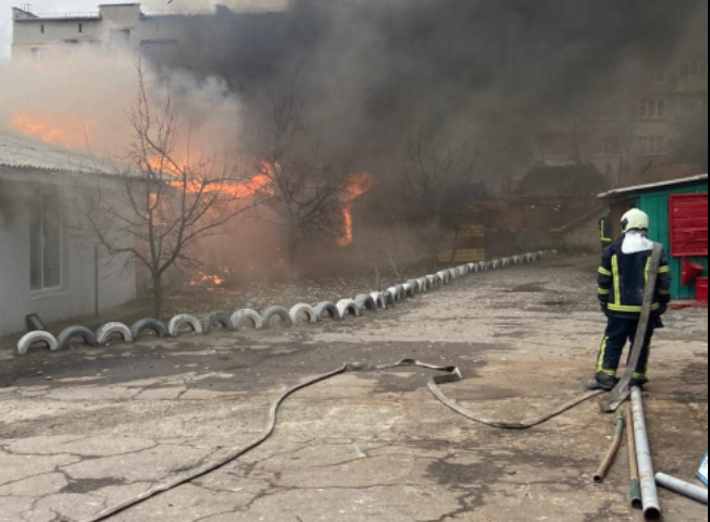 Все населенные пункты Луганщины под огнем оккупантов, враг готовится наступать, людей просят эвакуироваться (видео)