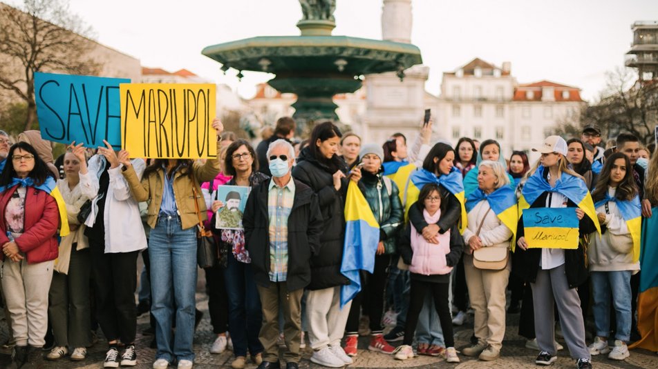 В Лиссабоне поддержали всемирную акцию для спасения Мариуполя Save Mariupol (фото)