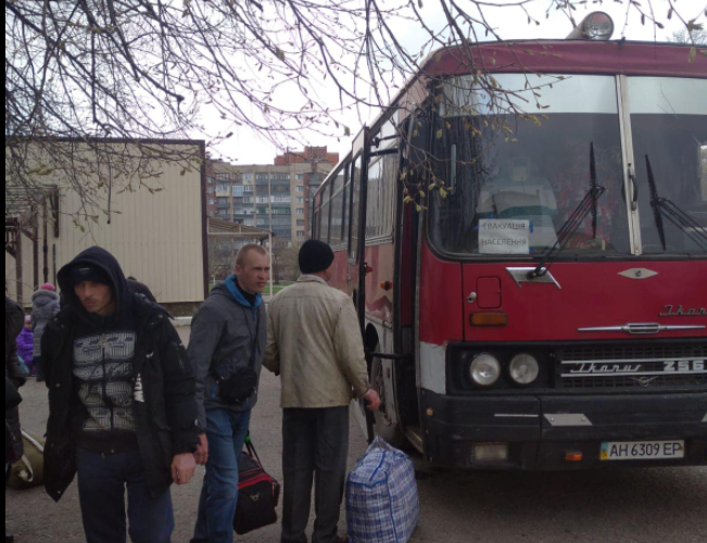 Жителей Славянска, желающих выехать из города, завтра эвакуируют автобусом в Днепр, - ВГА