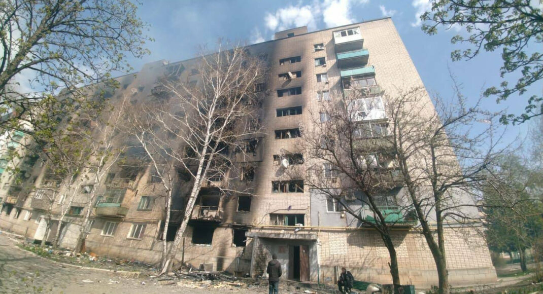 На Луганщині зруйновано ще дев'ять будинків, загорілася вугільна лава, перебитий газопровід