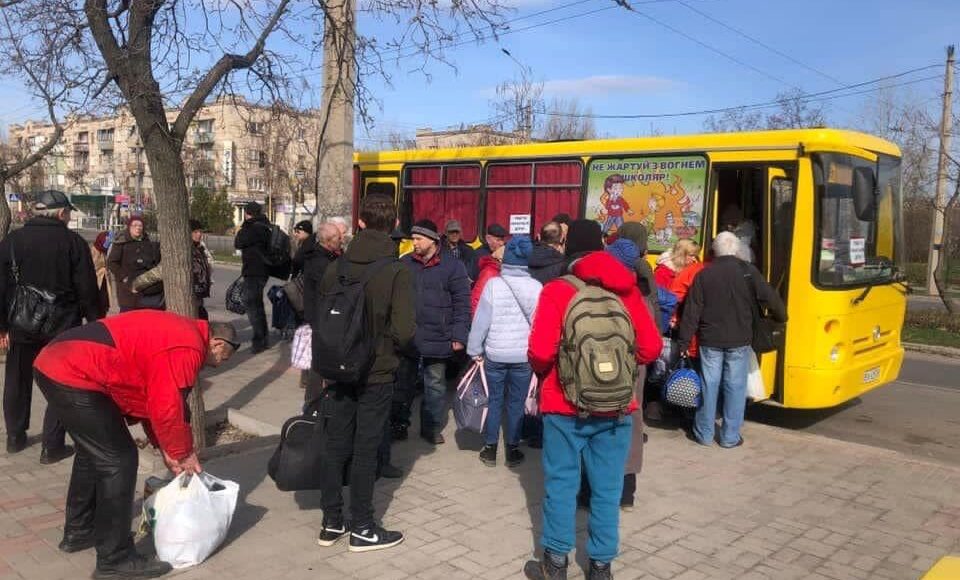 Из городов Луганщины эвакуировали за сегодня 370 человек