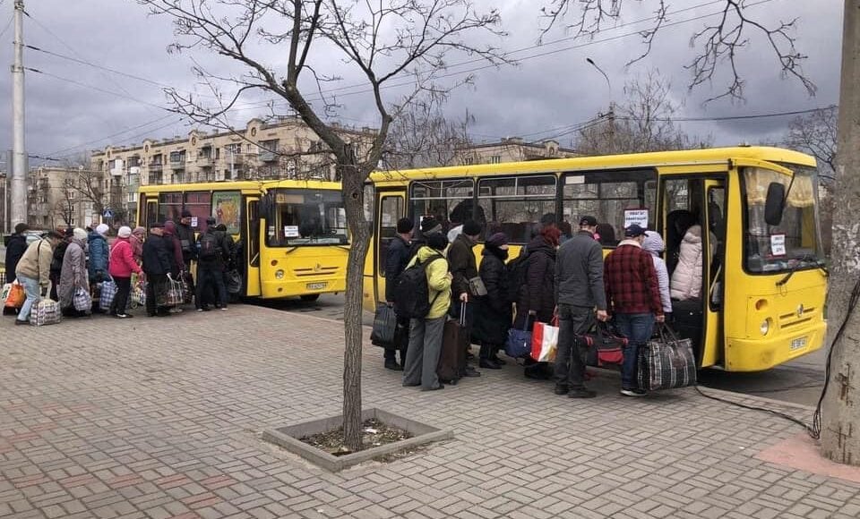 З Донеччини та Луганщини за сьогодні евакуйовано понад 3800 осіб