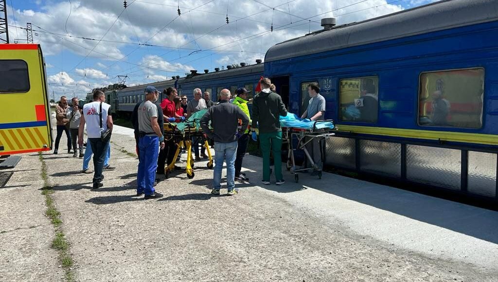 Сьогодні до Львова на лікування евакуаційним потягом з Покровська прибули 19 пацієнтів з Дніпропетровської та Донецької областей