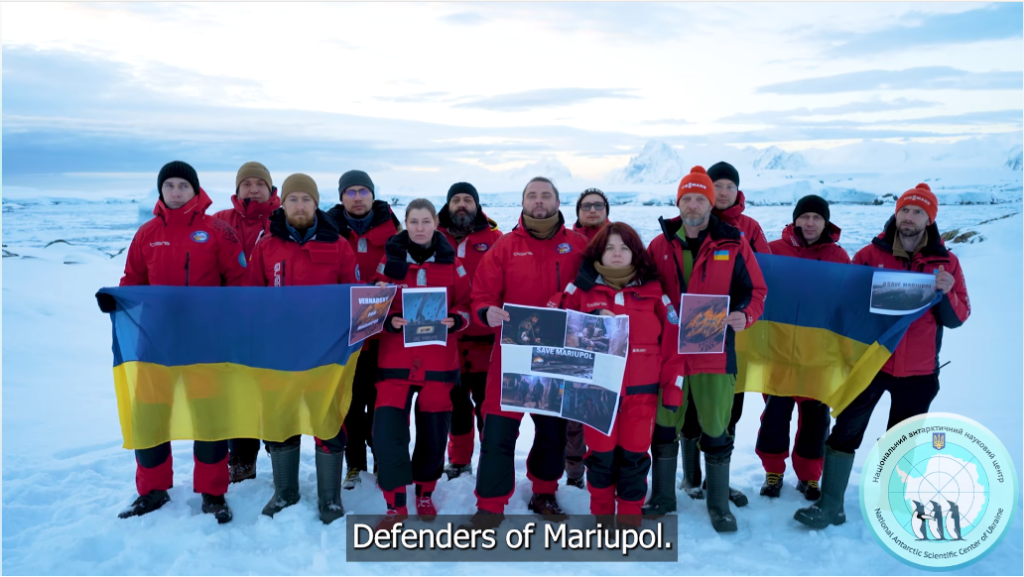 Украинские полярники записали видео поддержки для защитников Мариуполя на "Азовстали" (видео)