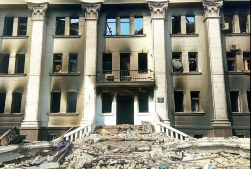 Російські винищувачі умисно скинули бомби на театр в Маріуполі — Amnesty International