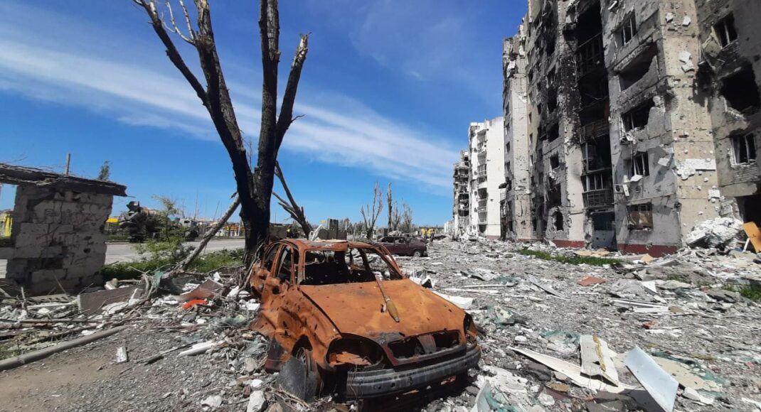 Оккупанты в Мариуполе устроили свалку трупов в бывшем торговом центре