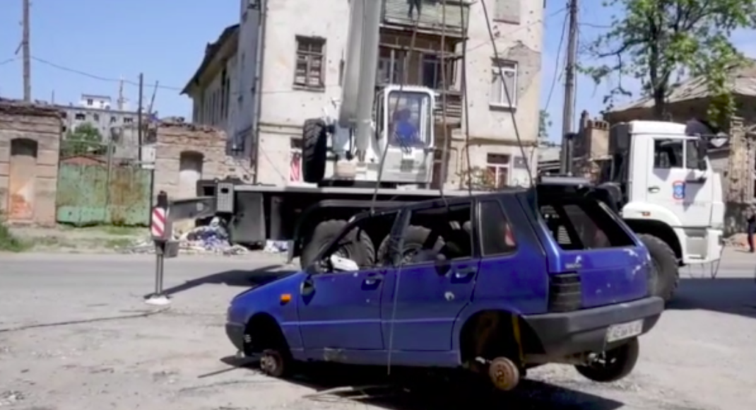 В Мариуполе оккупанты собираются присвоить брошенные автомобили, если не объявятся их хозяева
