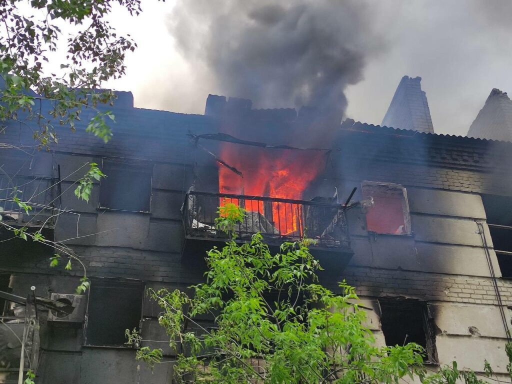 Пожежа в одному з будинків Сєвєродонецька