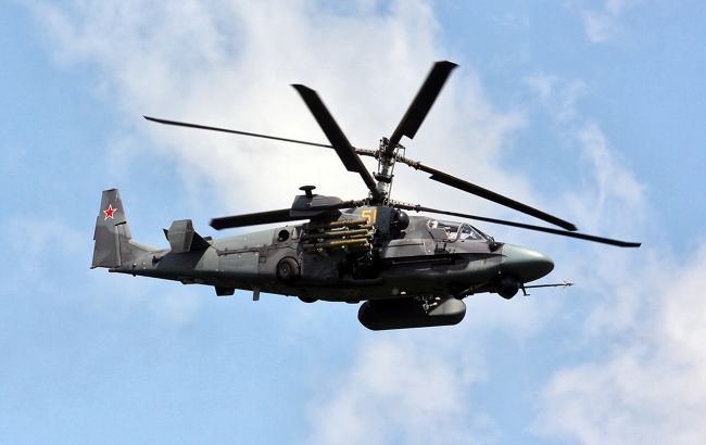 Украинские защитники уничтожили вражеский вертолет Ка-52 (видео)