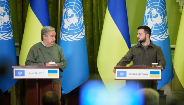 Зеленский и генсек ООН обсудили дальнейшую эвакуацию мирных людей из "Азовстали"