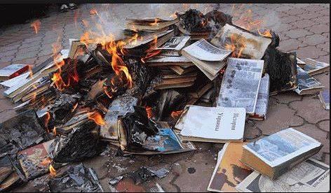 На оккупированной Луганщине захватчики изымают украинские книги из библиотек