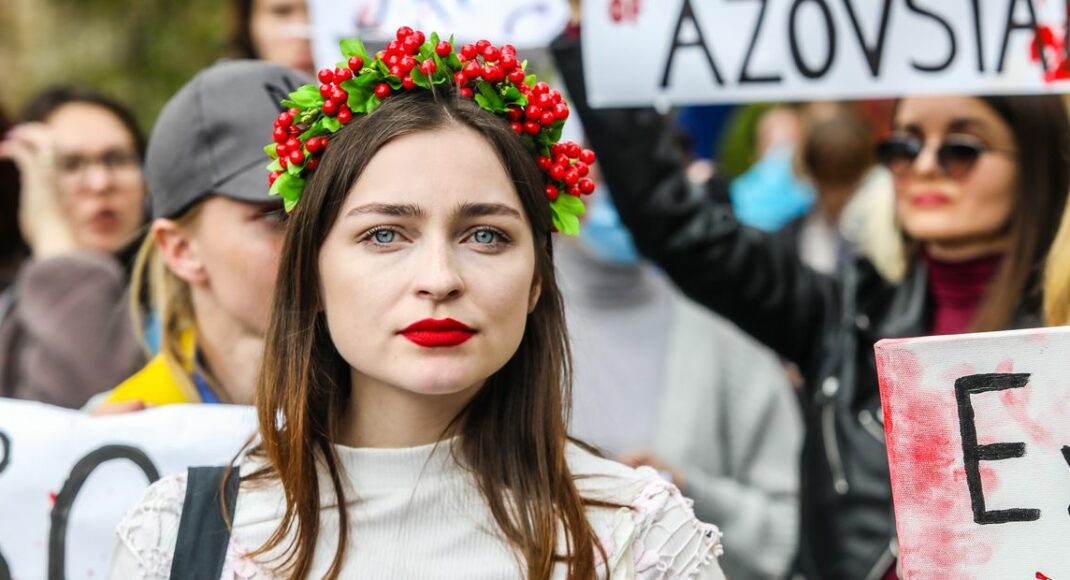 "Спасите Мариуполь": в Киеве прошла акция в поддержку блокадного города