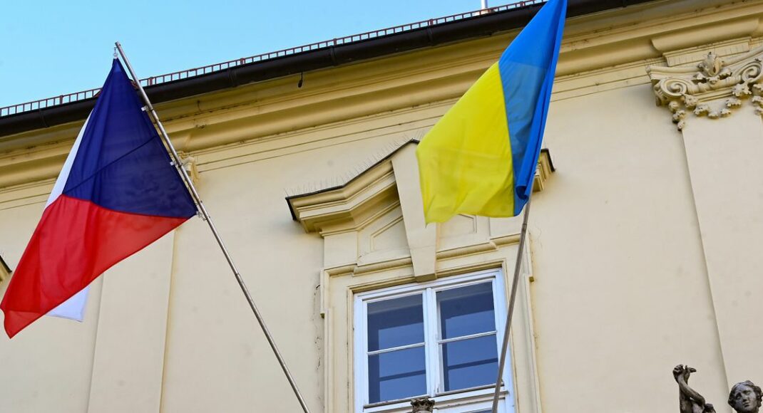 Еще более 3 тыс. украинских беженцев получили визы временной защиты в Чехии