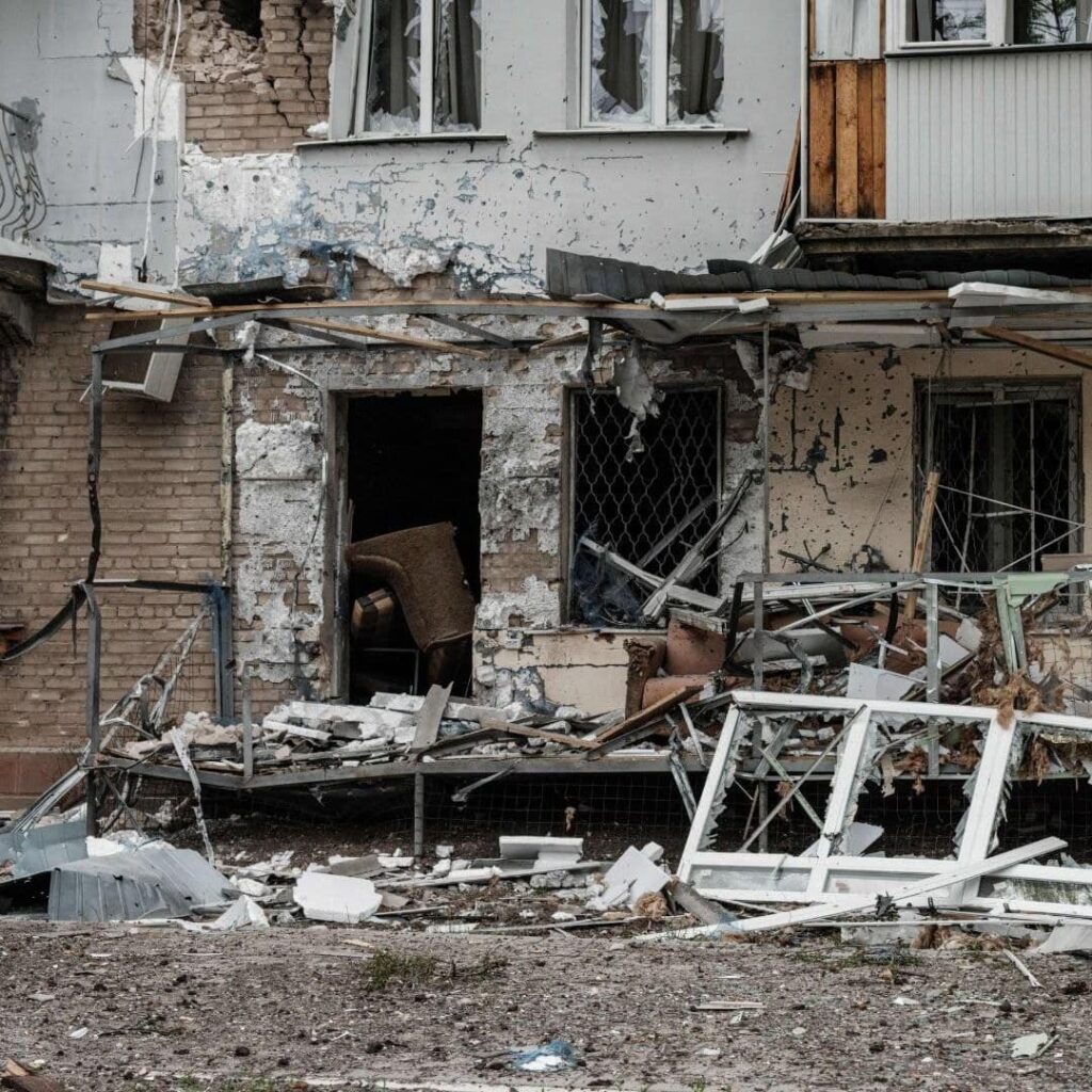 рашисты уничтожают Луганщину