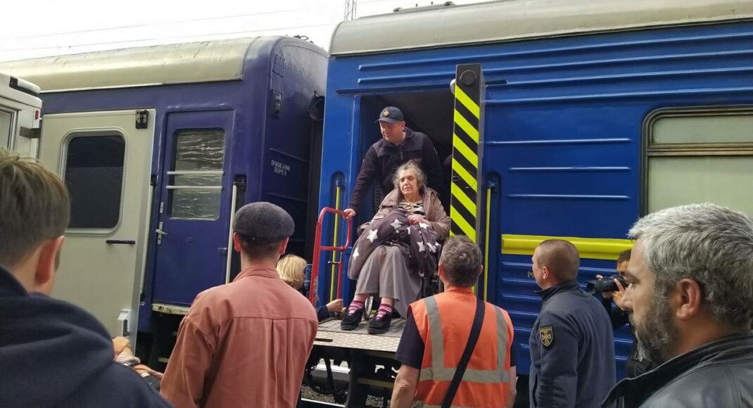 Сегодня с Донетчины поездом в Днепр эвакуировали 235 человек