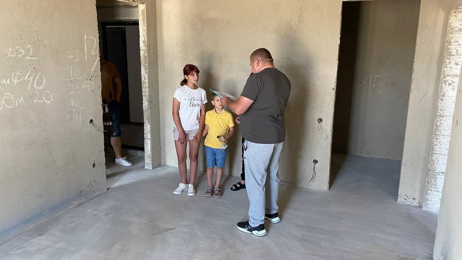 На Виннитчине семье погибшего бойца батальона "Азов" вручили ключи от квартиры (видео)