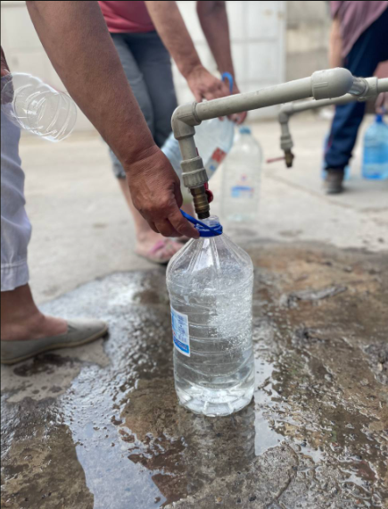 В Мариуполе людей заманивают к участию в псевдореферендуме питьевой водой