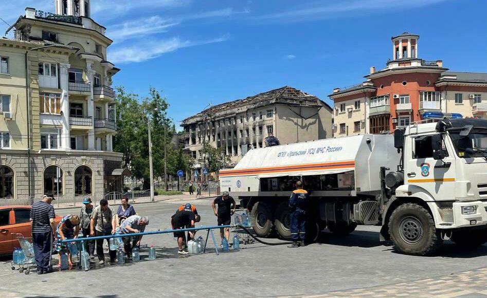 Оккупанты в Мариуполе начали торговлю разворованной гуманитаркой, — Андрющенко