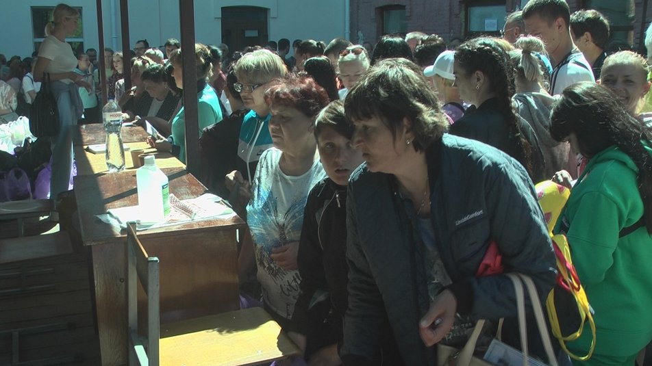 В Виннице раздали гуманитарную помощь людям, выехавшим из Луганщины