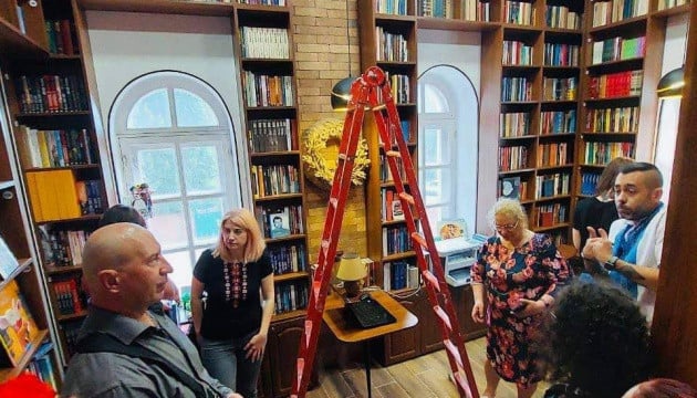 Росіяни спалили бібліотеку храму Петра Могили у Маріуполі, там були унікальні книги, - Андрющенко