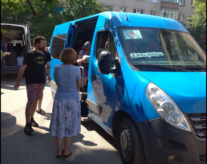 Из Славянска отправляют бесплатные автобусы на Ровно и Днепр для эвакуации людей