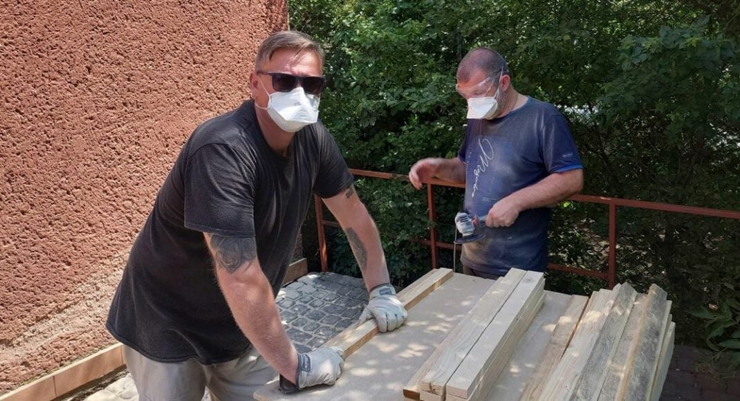 Социальная столовая и хаб. Как волонтеры Славянска помогают людям во Львове