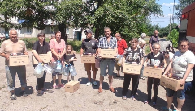 Рятувальники ДСНС завезли до Лисичанська воду та харчові продукти