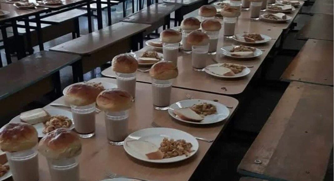 В Мариуполе оккупанты в школьных столовых кормят детей капустой и какао, - Андрющенко