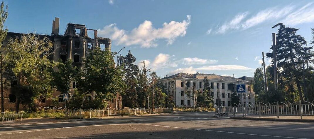 Оккупанты в Мариуполе собираются "реконструировать" сквер Драмтеатра