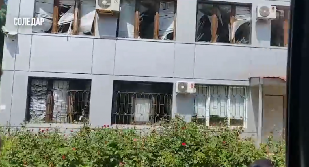 Окупанти здійснили обстріл Соледара на Донеччині: є постраждалі та загиблий (відео)