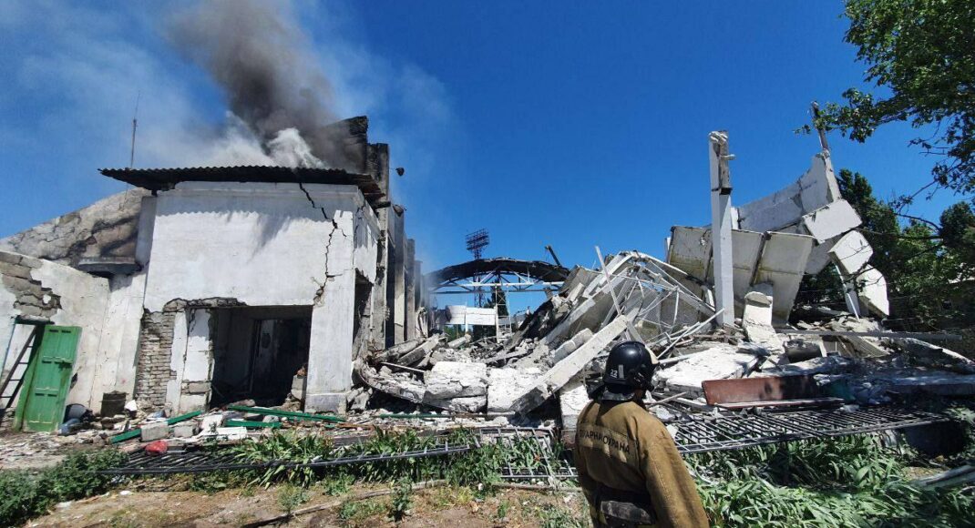 В сети появились кадры уничтоженной базы вагнеровцев в оккупированной Кадиевке на Луганщине