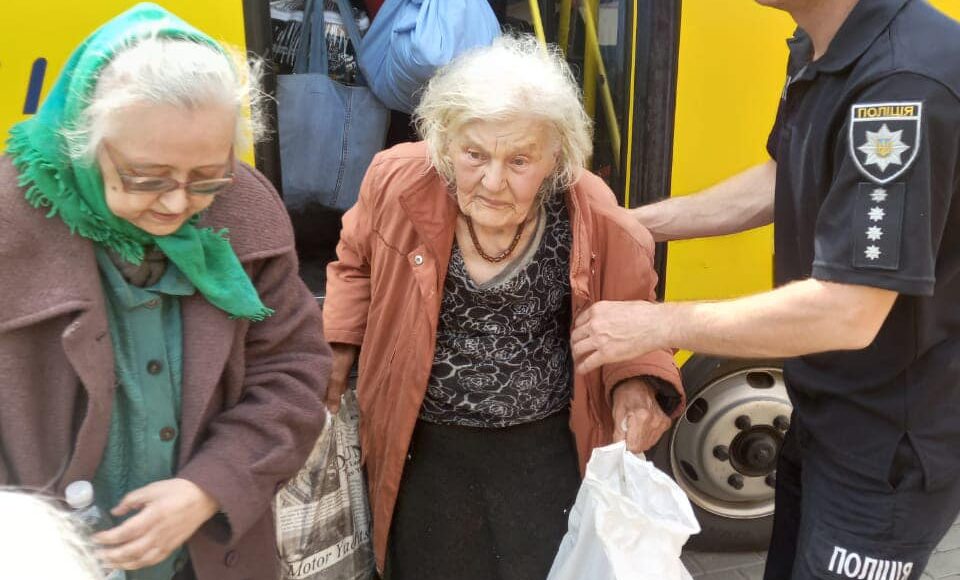 Евакуація на Луганщині неможлива, окупанти "коридорів" не дадуть: Гайдай про пошуки можливого виходу із ситуації