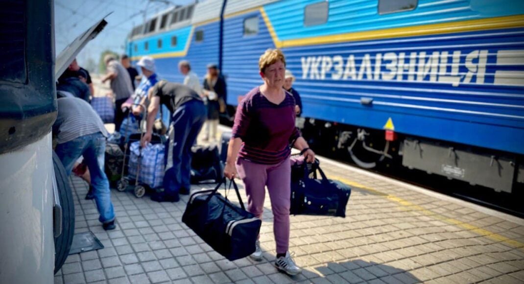 На Львовщину с начала июня эвакуационными поездами прибыли 7218 переселенцев