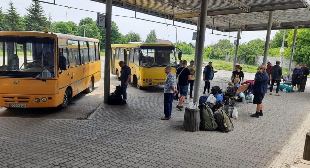 З Луганщини евакуйовано 22 мирних мешканців, - поліція (відео)