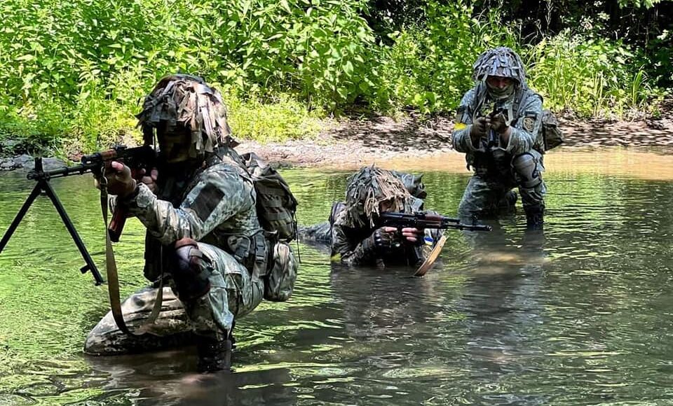 Ворог інтенсивно застосовує авіацію. ЗСУ дають відсіч, - Генштаб