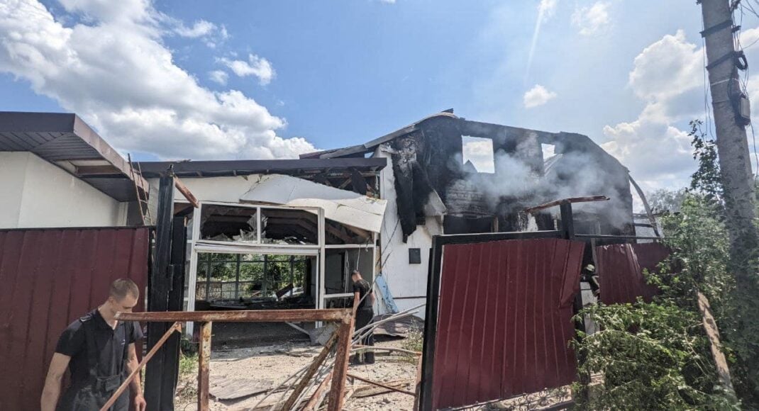 Рятувальники завершили розбір завалів приватного дому після обстрілу рф у Краматорську: знайшли тіло загиблого 