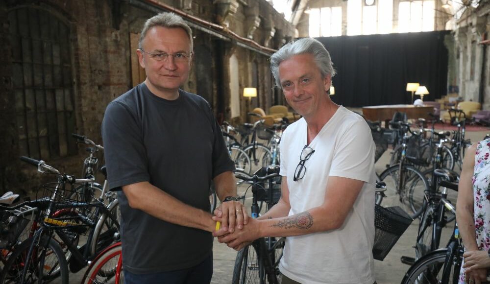 Жители Дании передали Львову 100 велосипедов для переселенцев и в деоккупированные города Украины
