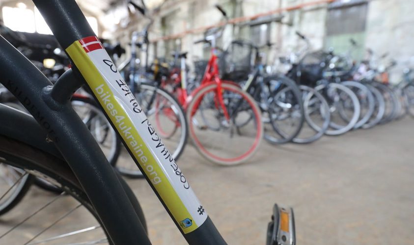 Жителі Данії передали Львову 100 велосипедів для переселенців і в деокуповані міста України
