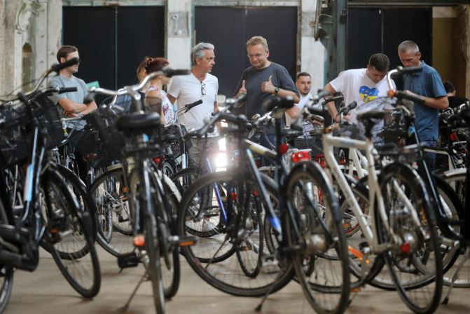 Жителі Данії передали Львову 100 велосипедів для переселенців і в деокуповані міста України